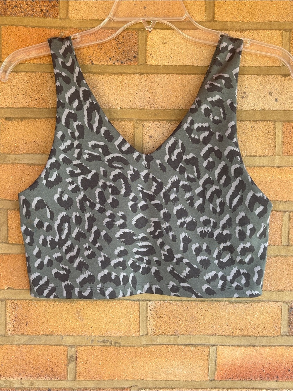 Offline by aerie Recharge Green Leopard Print V-Neck Sports Bra M